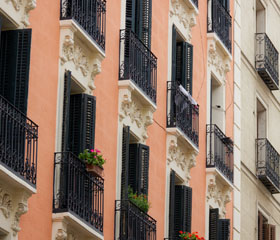 Fachada de un edificio residencial