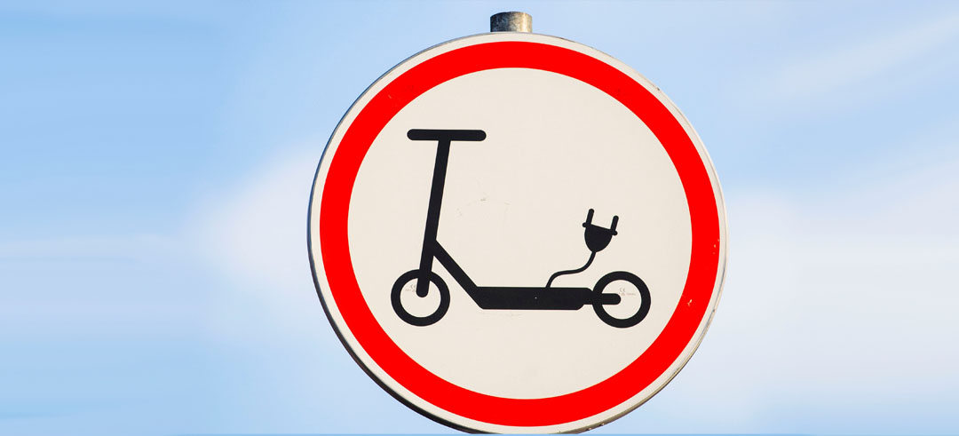 Señal de prohibido vehículos de movilidad personal en patinetes de la DGT