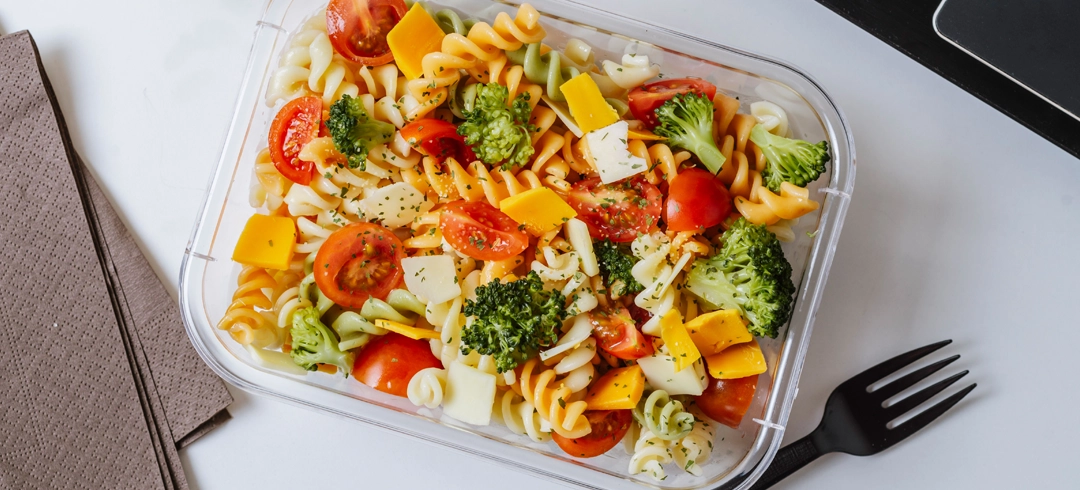 Ensalada de pasta en un tupperware